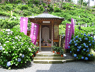 前田慶次供養塔